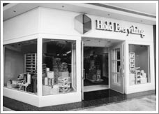 1985 - The First Hold Everything Store